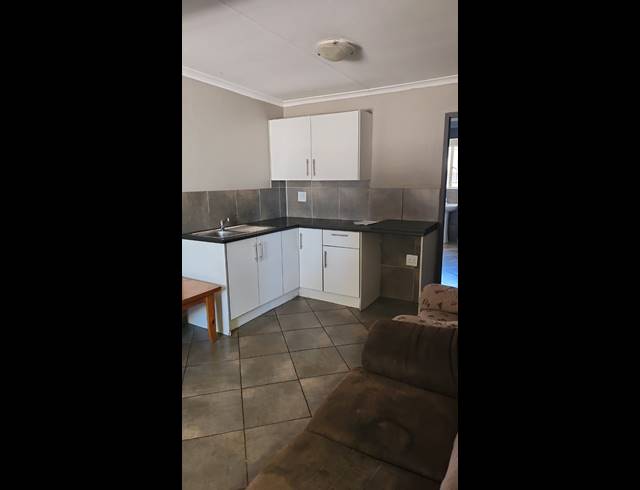 1 BEDROOM APARTMENT TO LET IN WITBANK EXT 8